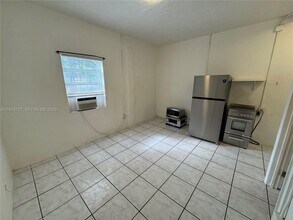 Building Photo - 2549 NE 190th St