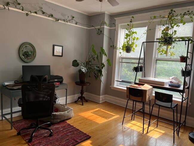 Building Photo - 4032 N Wolcott Ave