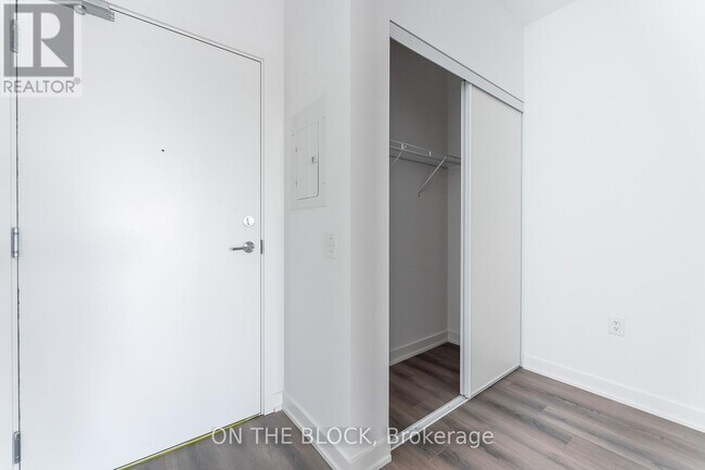 Photo du bâtiment - 7437 Kingston Rd