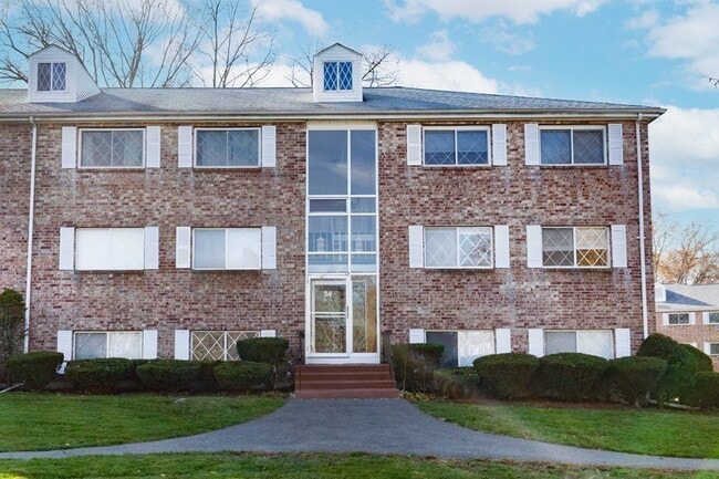Building Photo - 54 Fernview Ave