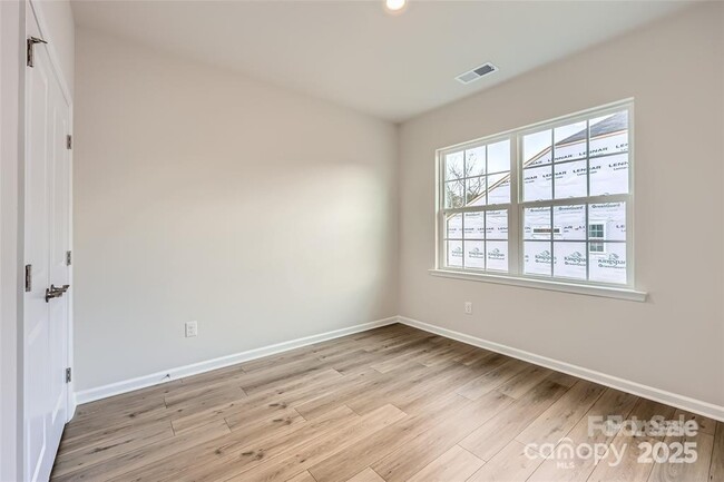 Foto del edificio - 5901 Oak Br Cir