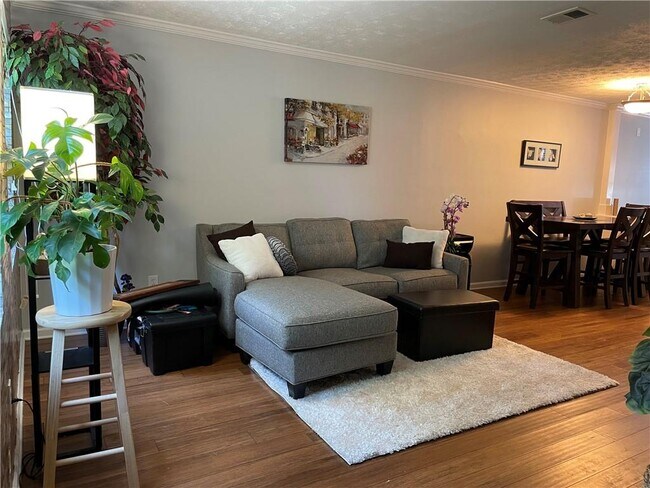 Building Photo - 225 Winding River Dr