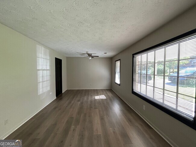 Foto del edificio - 33 Lynhaven Dr