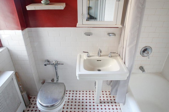 Building Photo - 230 W End Ave