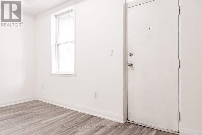 Building Photo - 209 Jarvis St