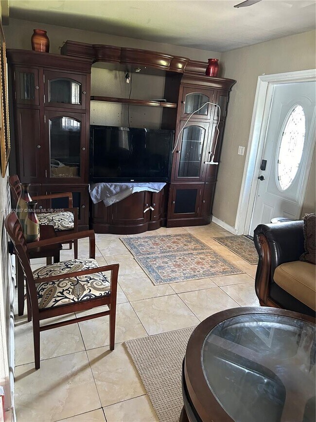 Foto del edificio - 300 NW 179th Terrace