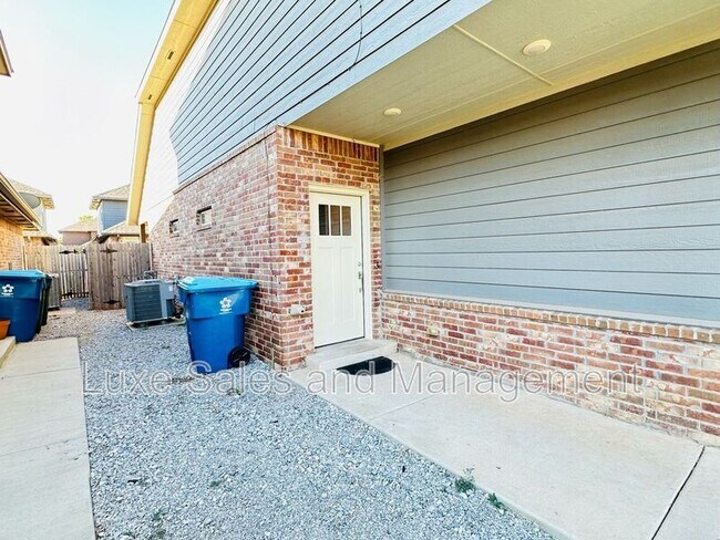 Foto del edificio - 2116 Camino Del Plaza Ln