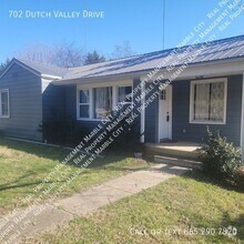 Building Photo - 702 Dutch Valley Dr