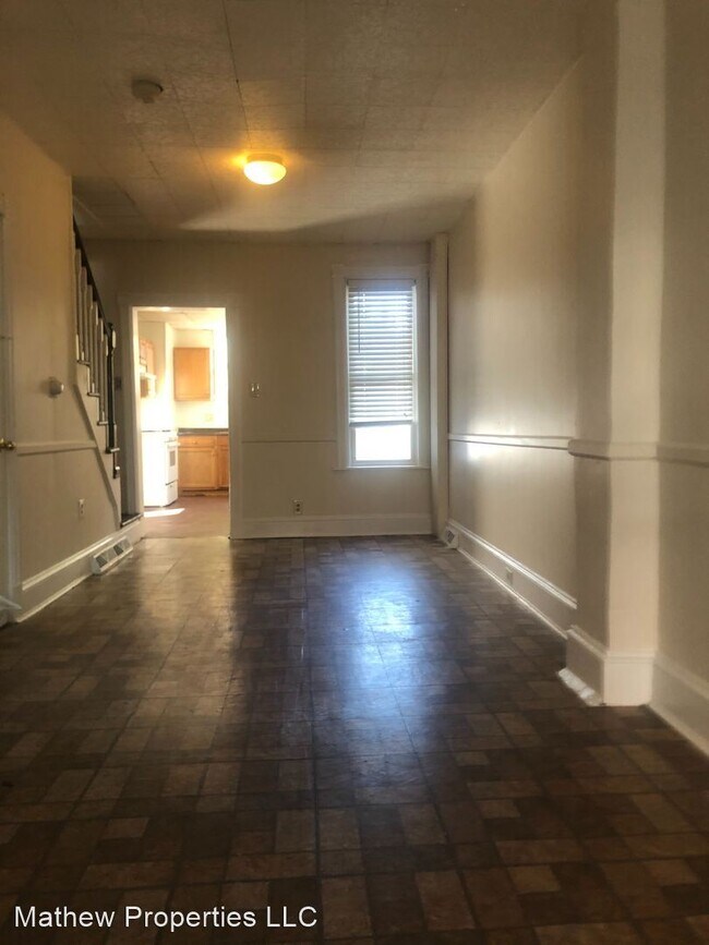 Building Photo - 3 br, 1 bath House - 638 Lake St.