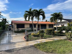 Building Photo - 4900 SW 103rd Pl