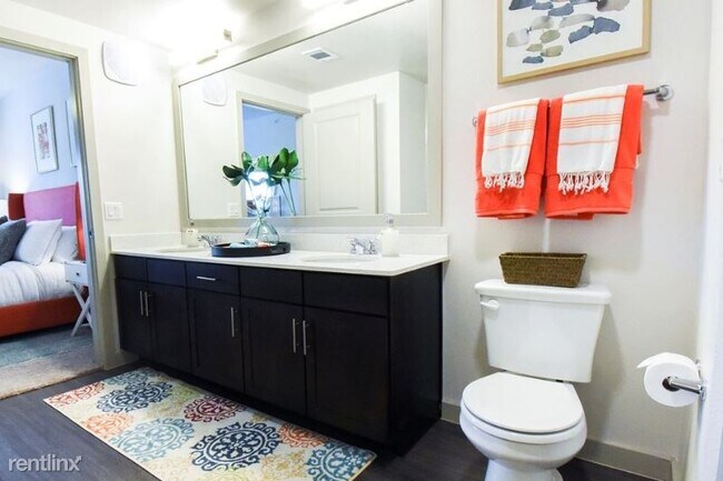 Foto del edificio - 4415 S IH 35 Frontage Rd