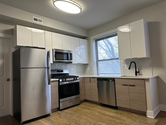 Foto del edificio - 2338 W Wilson Ave