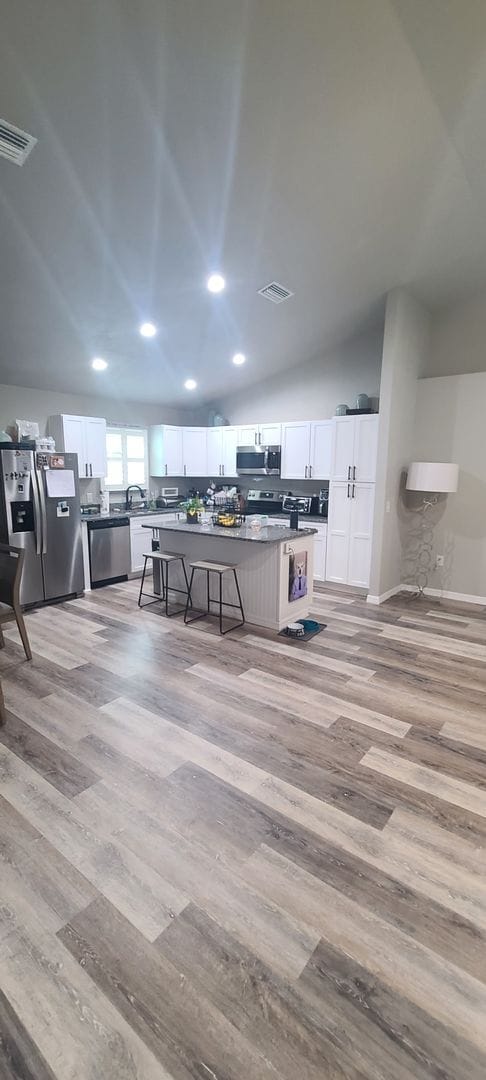 Building Photo - Beautiful 3BR/2BA home with large fenced-i...