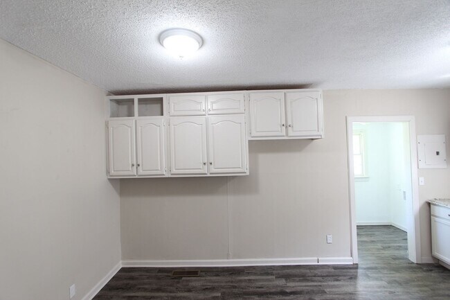 Foto del edificio - Belview Beauty!  Cute ! Cute! Cute! New on the Market and Newly Renovated!