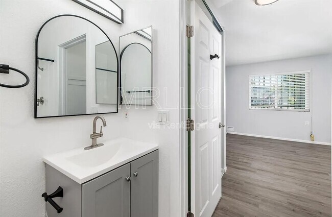 Foto del edificio - 6738 University Ave