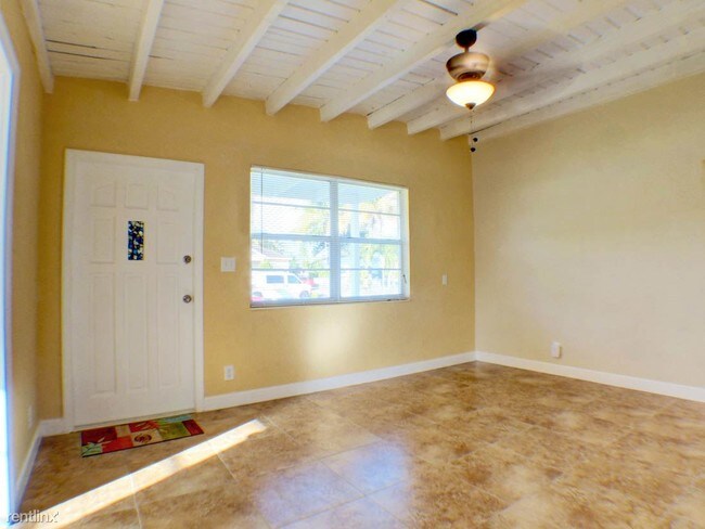 Foto del edificio - 3 br, 1 bath House - 5620 SW 40th Court