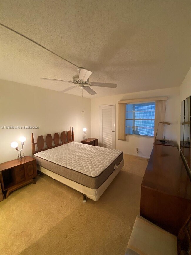 Building Photo - 4034 Rexford B