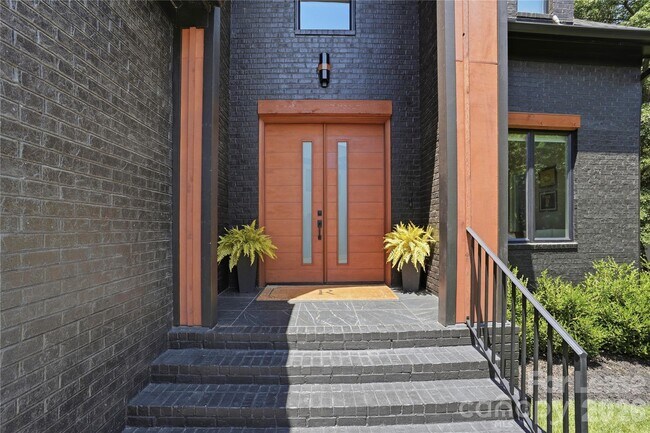 Foto del edificio - 5408 Carmel Rd