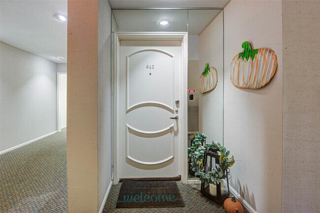 Foto del edificio - 642 S Ripple Creek Dr