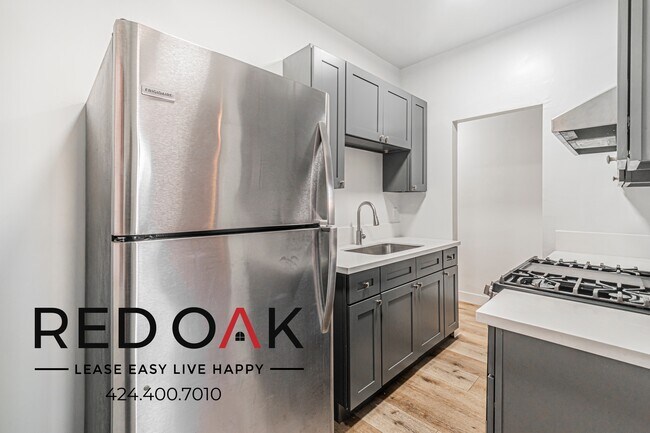 Building Photo - 247 S Alexandria Ave