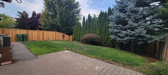 Building Photo - 413 Roger Smith Dr