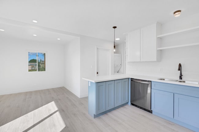 Building Photo - 619 N La Fayette Park Pl