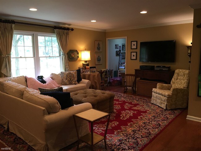 Foto del edificio - 6308 Brownlee Dr