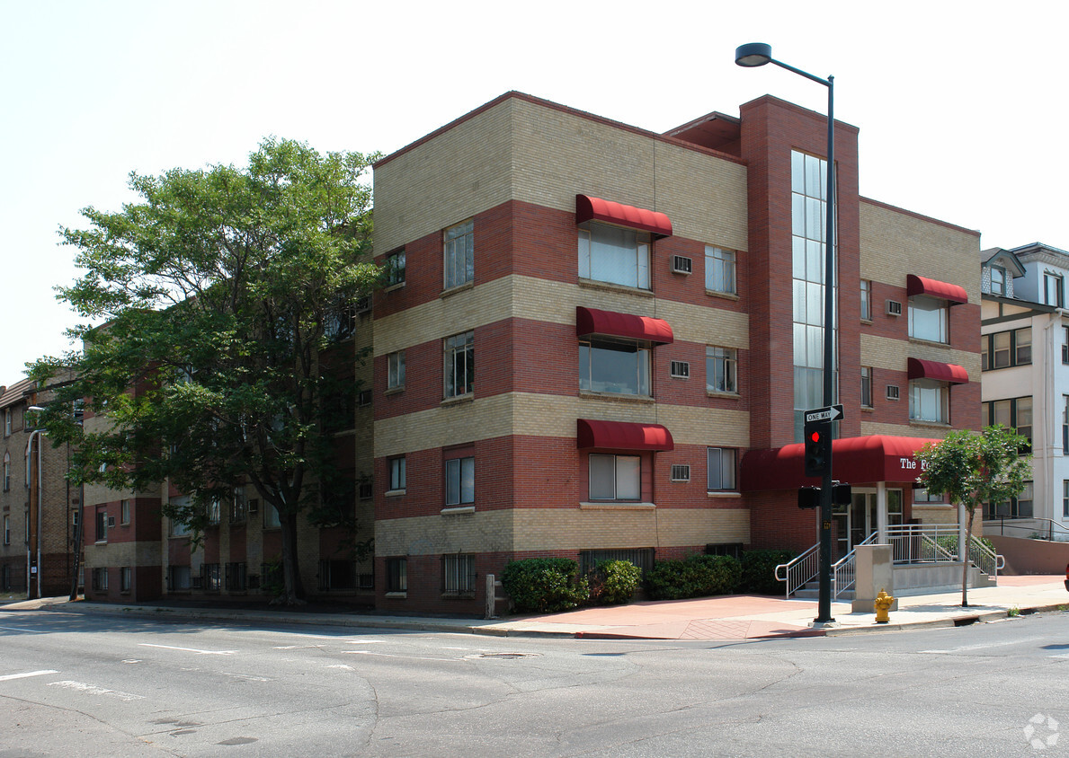 Building Photo - Fountainhead Apartments