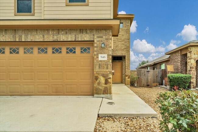 Building Photo - Nice 3 Bedroom Duplex located in New Braun...