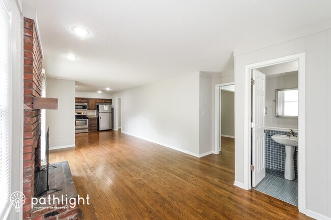 Foto del edificio - 5616 W 99th St, Overland Park, KS, 66207