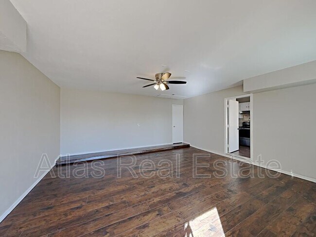 Building Photo - 833 Weaver St