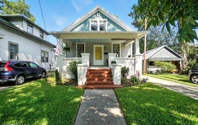 Building Photo - 307 S Oakum St