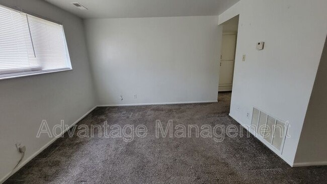 Building Photo - 364 E 1550 S St