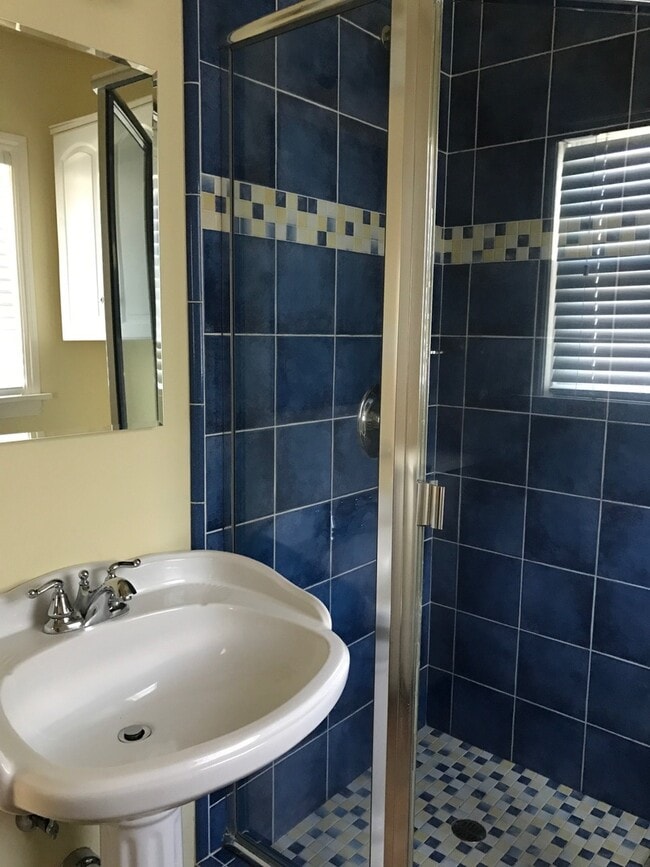 Building Photo - Sweet Seabright 1 bedroom