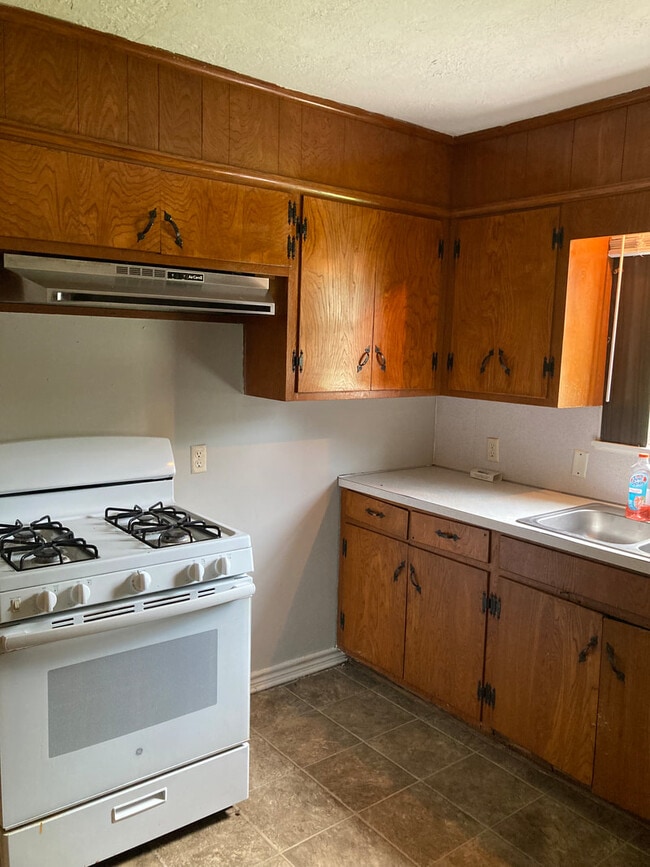 Building Photo - 9590 Gardner St