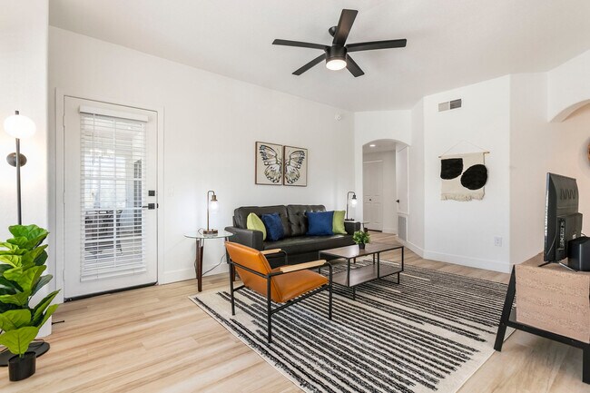 Building Photo - 15608 N 71st St