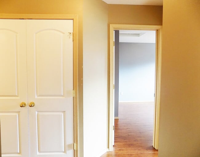 Building Photo - Roomy 2 Bedroom Condo With Washer & Dryer! ***Single Occupancy Only***