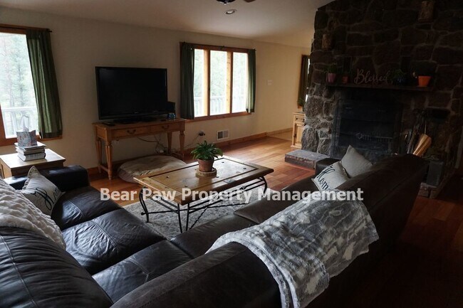 Foto del edificio - Nice House on Upper Bear Creek with updates!!