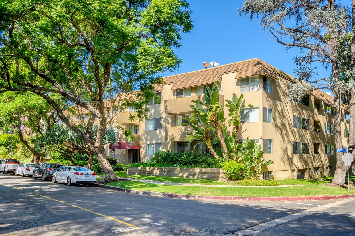 Foto principal - 14141 Dickens St