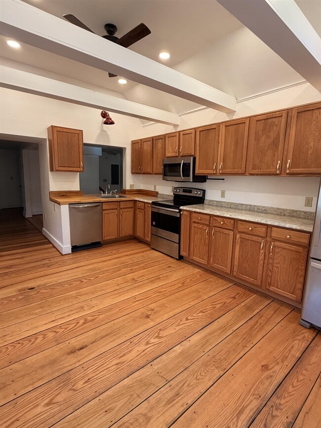 Building Photo - 27 Ashuelot St