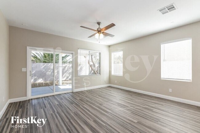 Foto del edificio - 934 E Shady Charmer Ave