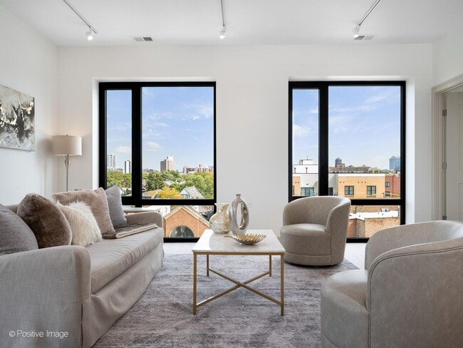 Foto del edificio - 3202 N Racine Ave