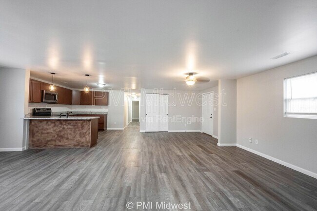 Foto del edificio - 955 N Traub Ave