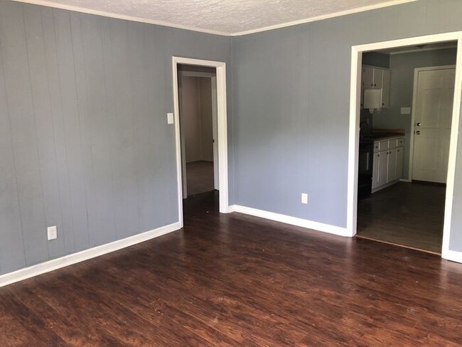 Foto del edificio - 2 Bedroom 1 Bath Duplex Ready for Rent!