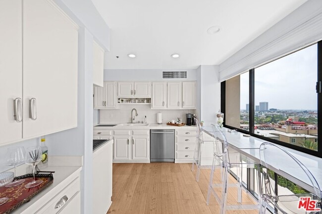 Building Photo - 10790 Wilshire Blvd