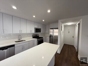 Building Photo - E 16 ST