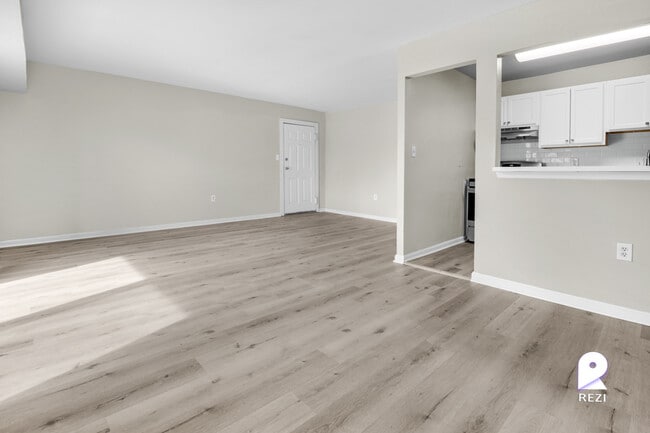 Building Photo - 6415 Hil-Mar Dr