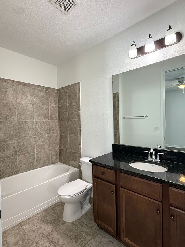 Building Photo - 2-bedroom, 2.5-bath townhome located in Ea...
