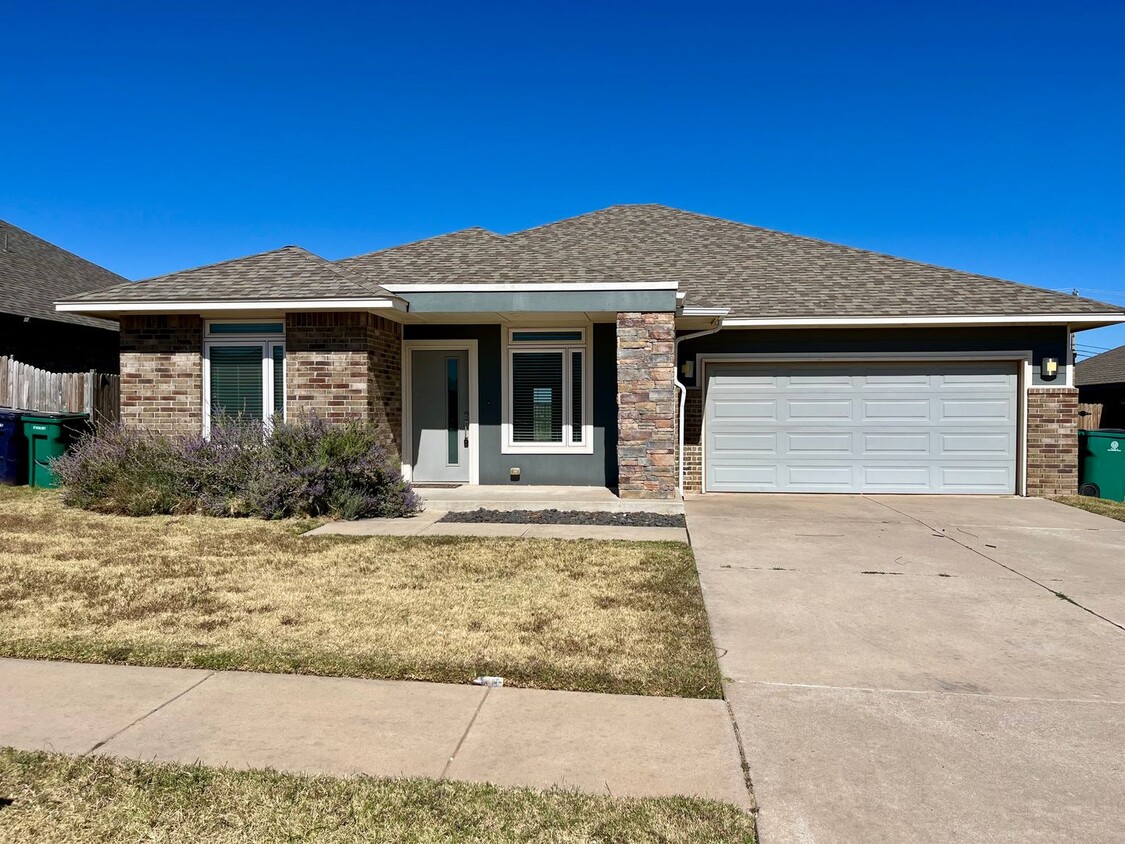 Primary Photo - Luxury Home in Calm Springs Addition of Yukon