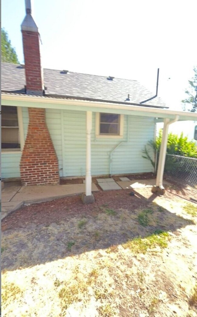 Foto del edificio - SMALL COTTAGE LIKE HOME IN DESIRABLE WEST ...